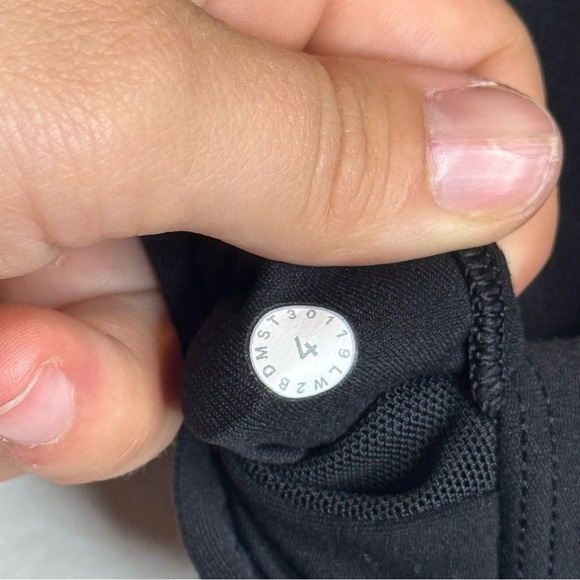 Lululemon Expand Your Limits Bra Black Athleticwear Sports Bra - Picture 11 of 11